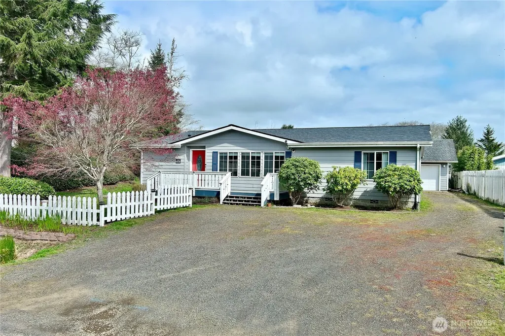 620 Chenois Avenue NE Ocean Shores WA 98569