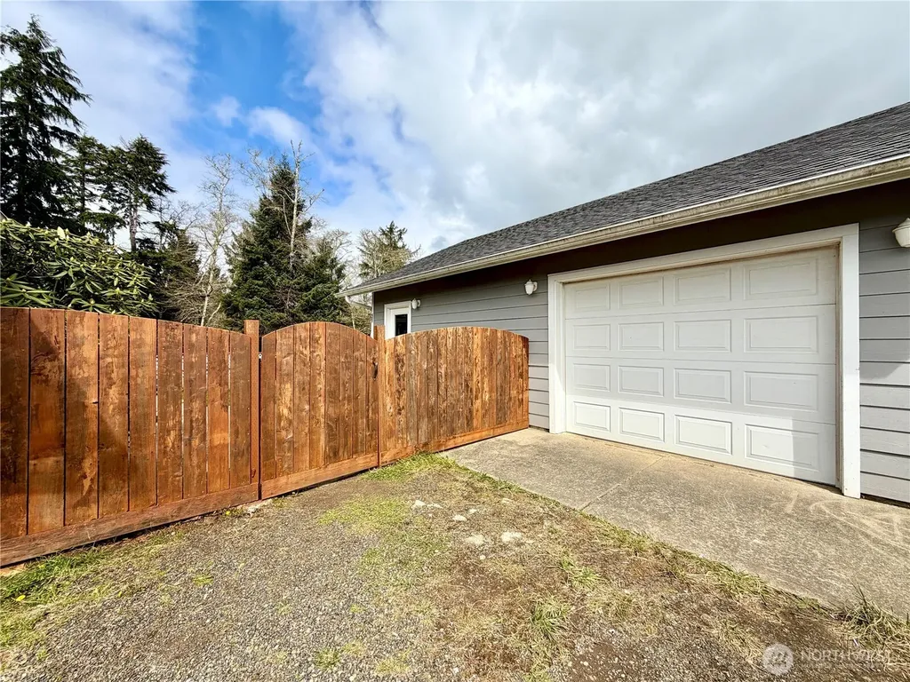 620 Chenois Avenue NE Ocean Shores WA 98569