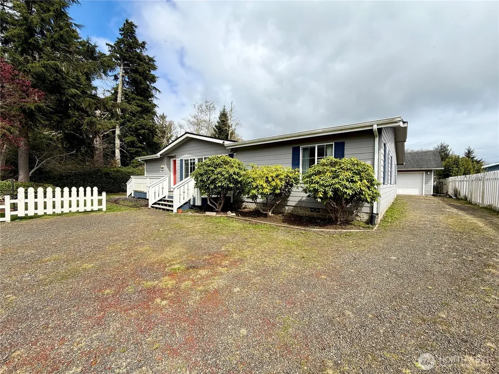620 Chenois Avenue NE Ocean Shores WA 98569
