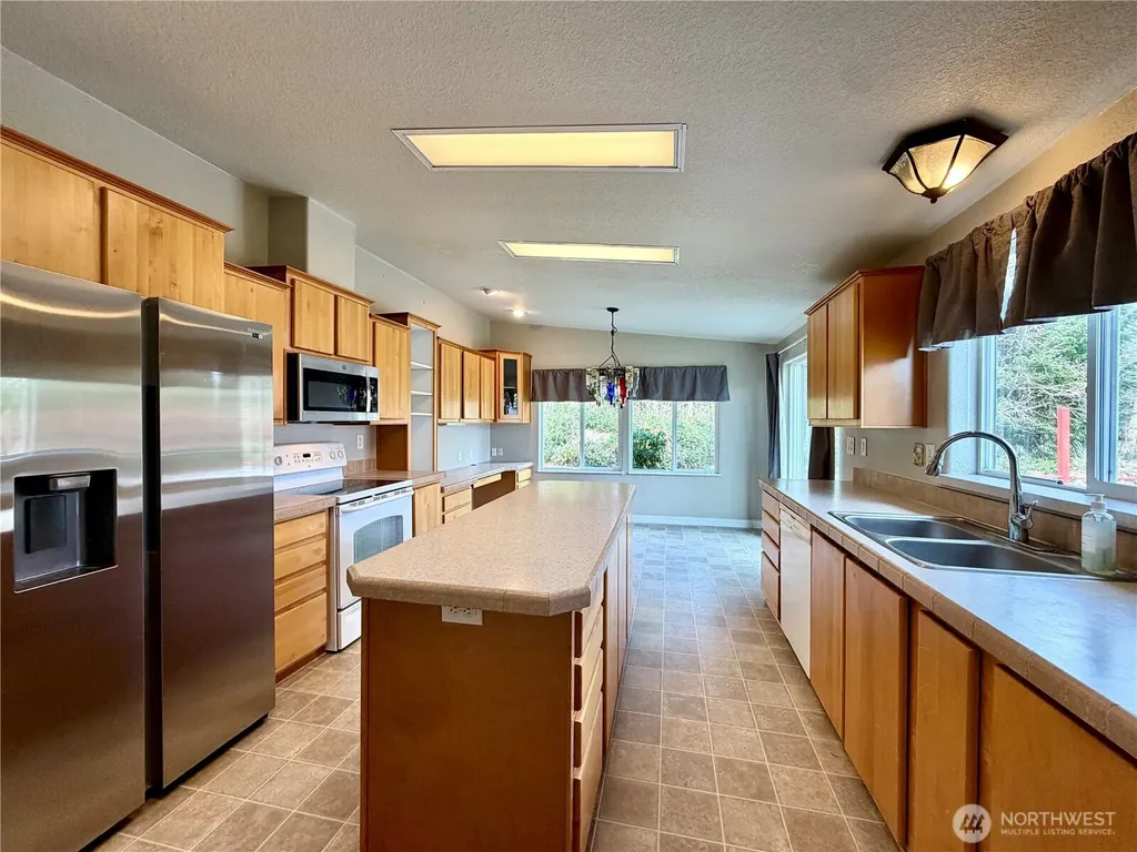620 Chenois Avenue NE Ocean Shores WA 98569