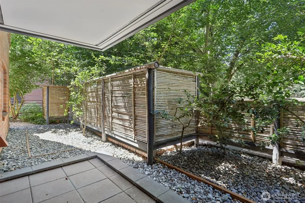 275 W Roy Street Seattle WA 98119