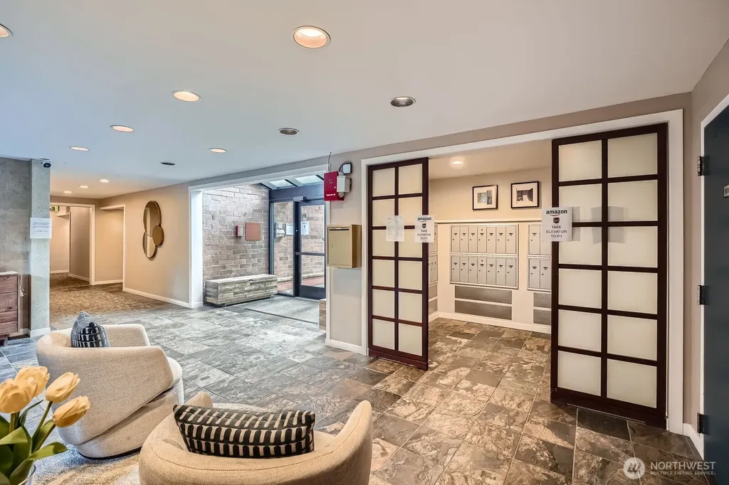 275 W Roy Street Seattle WA 98119