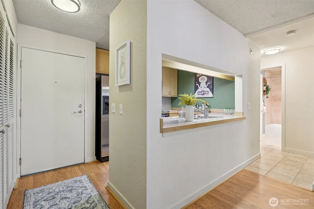 275 W Roy Street Seattle WA 98119