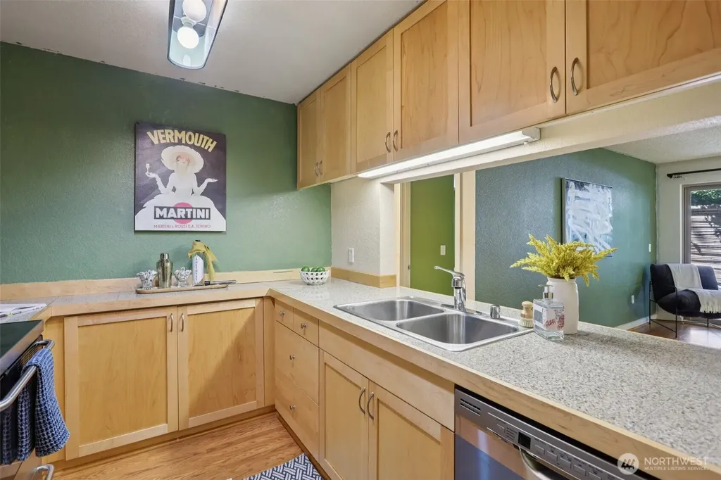 275 W Roy Street Seattle WA 98119