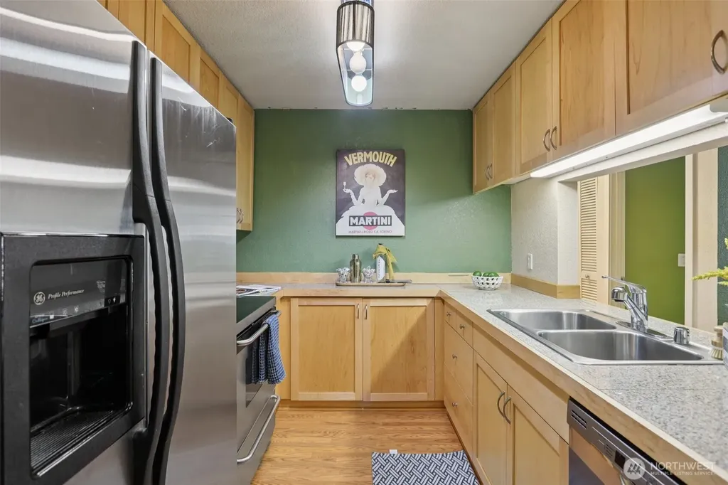 275 W Roy Street Seattle WA 98119