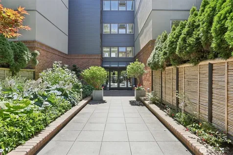 275 W Roy Street Seattle WA 98119