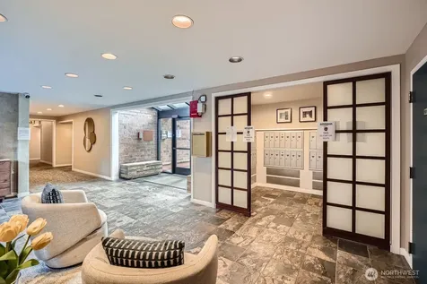 275 W Roy Street Seattle WA 98119