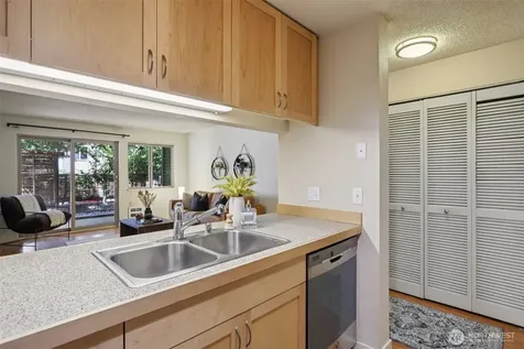 275 W Roy Street Seattle WA 98119