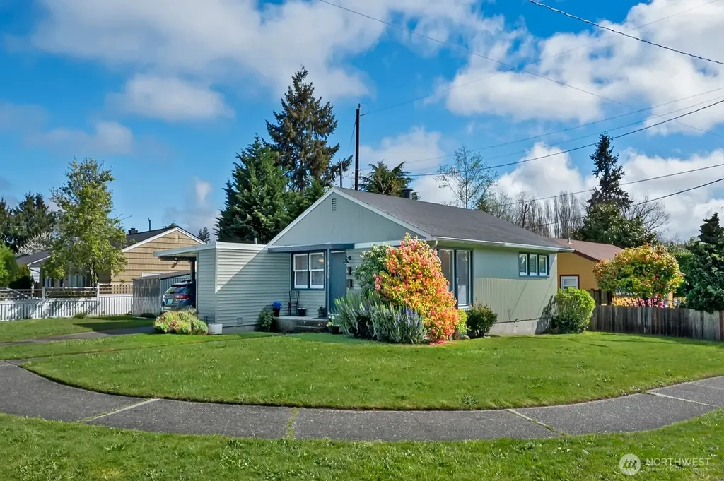 9328 31st Avenue SW Seattle WA 98126