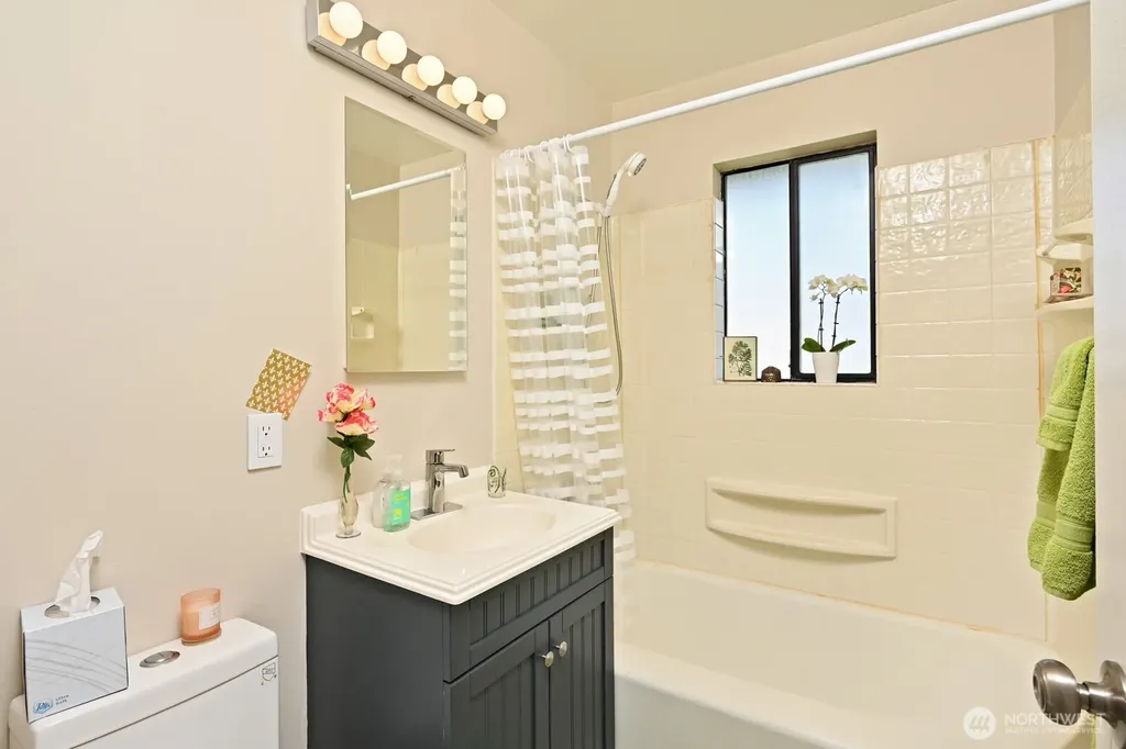 9328 31st Avenue SW Seattle WA 98126