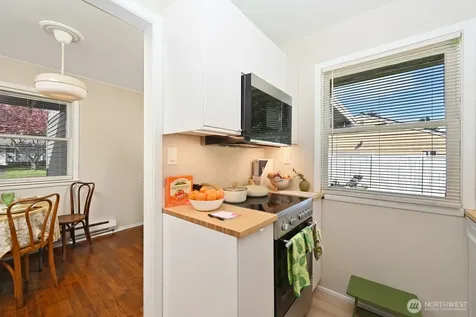 9328 31st Avenue SW Seattle WA 98126