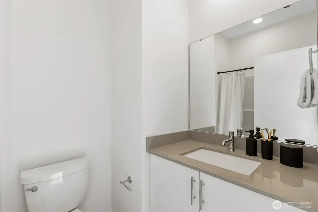 12524 15th Avenue NE Seattle WA 98125