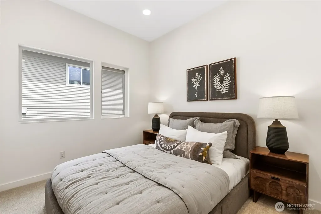 12524 15th Avenue NE Seattle WA 98125