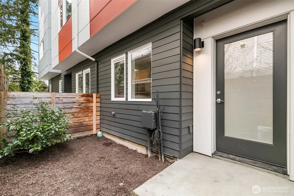 12524 15th Avenue NE Seattle WA 98125