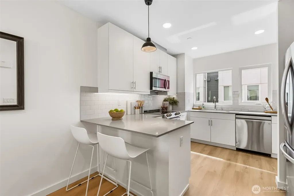 12524 15th Avenue NE Seattle WA 98125