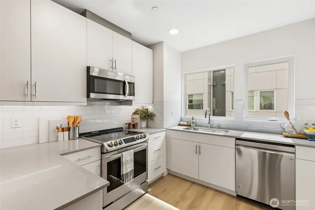 12524 15th Avenue NE Seattle WA 98125