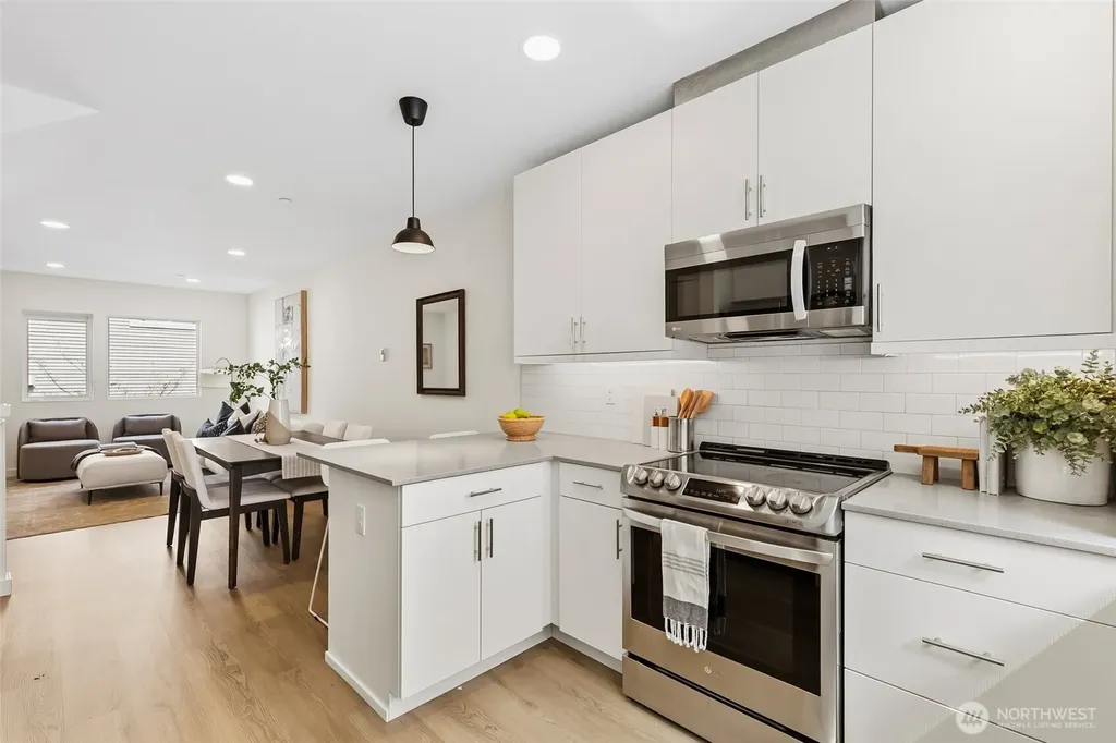 12524 15th Avenue NE Seattle WA 98125