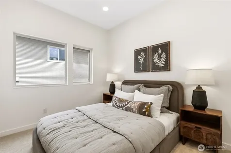 12524 15th Avenue NE Seattle WA 98125