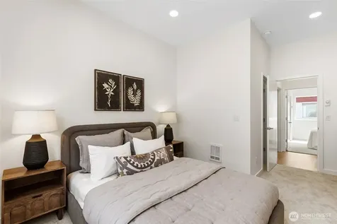 12524 15th Avenue NE Seattle WA 98125