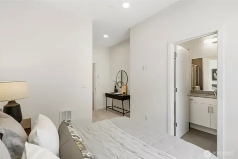12524 15th Avenue NE Seattle WA 98125