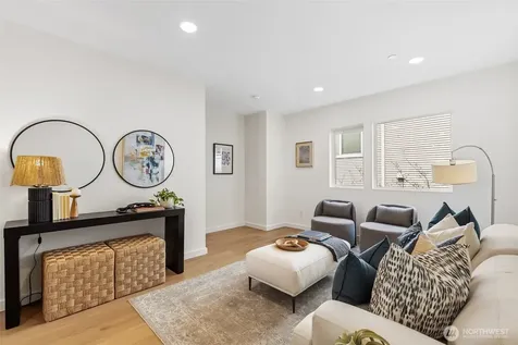12524 15th Avenue NE Seattle WA 98125