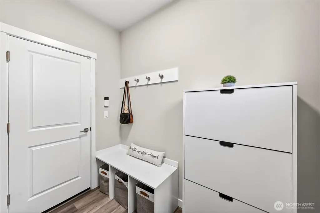 2210 SW Putnam Drive Oak Harbor WA 98277