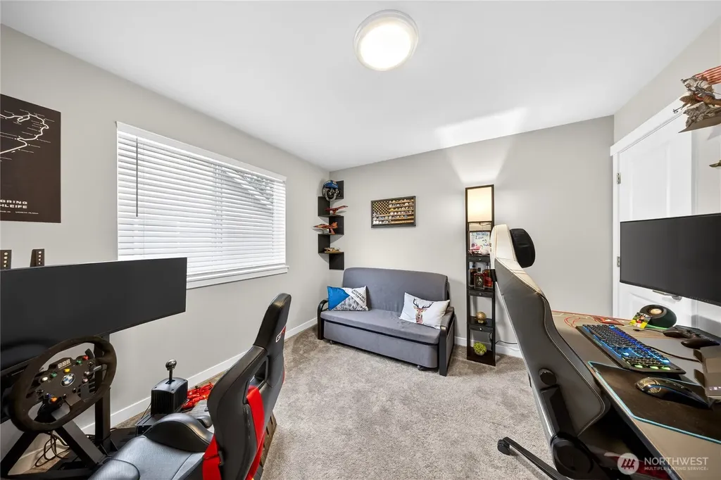 2210 SW Putnam Drive Oak Harbor WA 98277