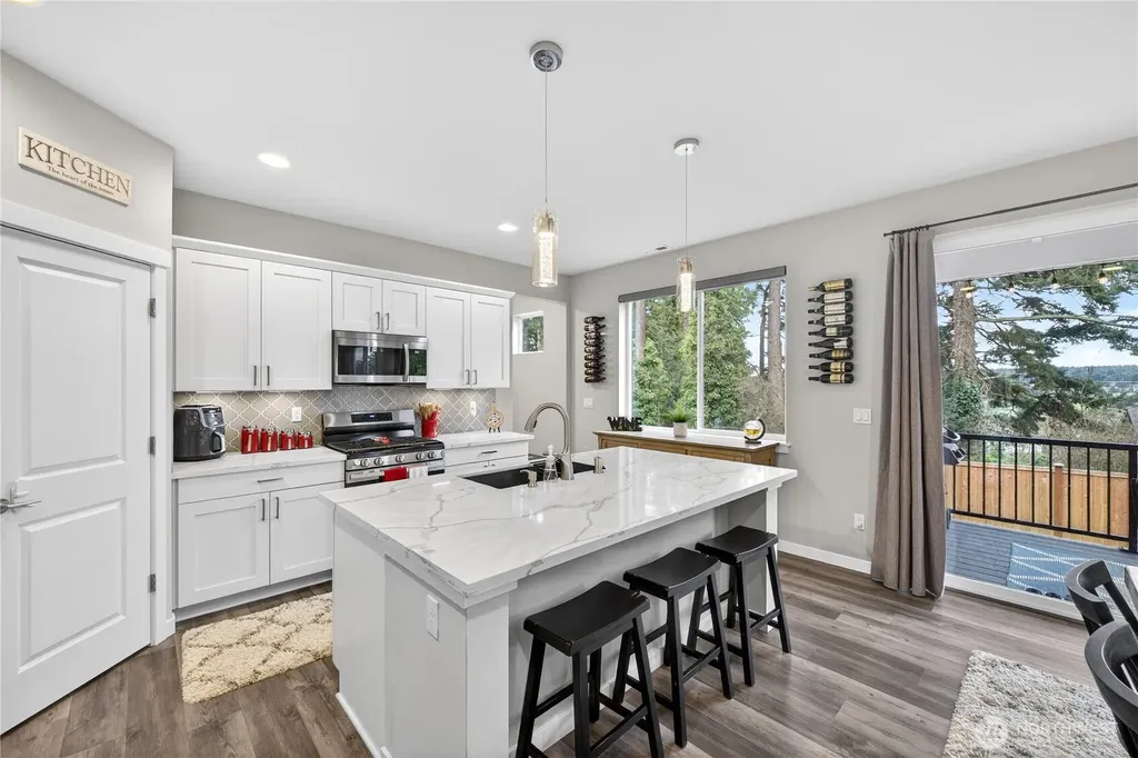 2210 SW Putnam Drive Oak Harbor WA 98277
