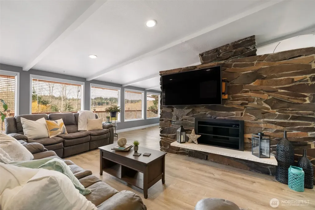 11782 Schold Road NW Silverdale WA 98383