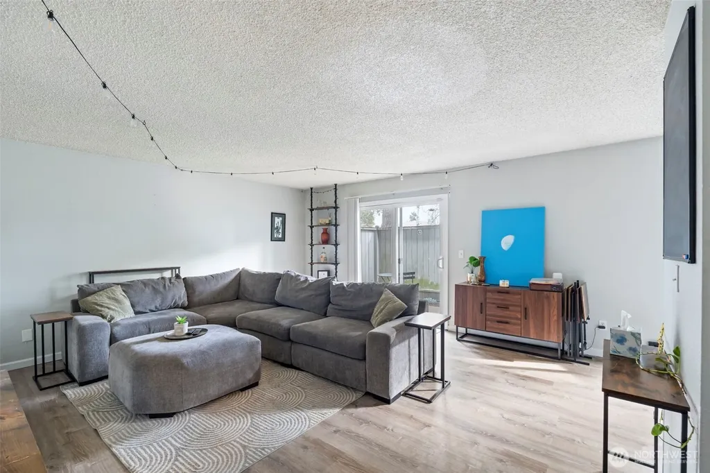 1003 S 308th Federal Way WA 98003