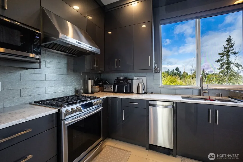 17323 Military Rd S Seatac WA 98188