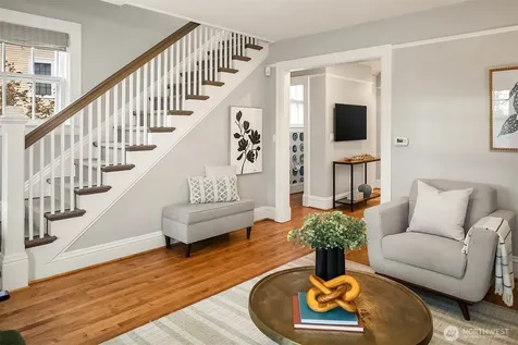 4422 Montana Circle W Seattle WA 98199