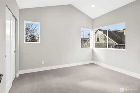 503 NE 42nd Street Seattle WA 98105