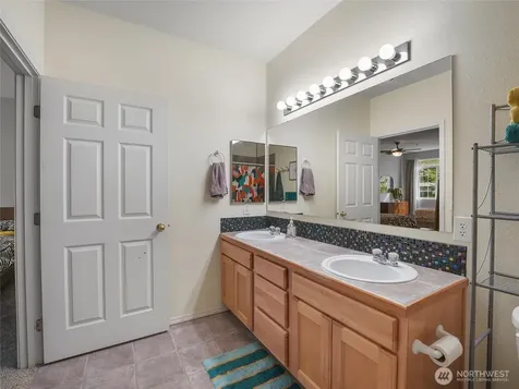 6834 20th St E Fife WA 98424