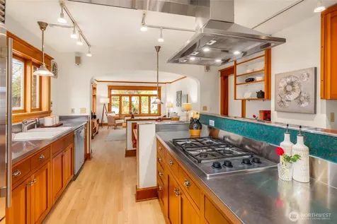 2117 N 36th Street Seattle WA 98103