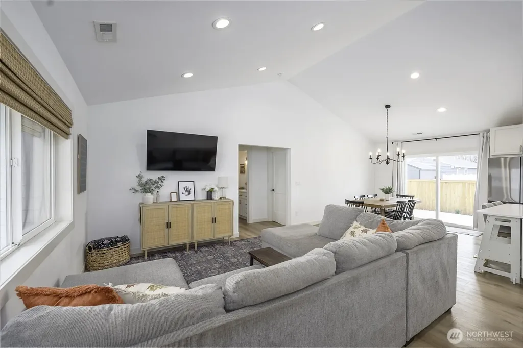 1038 W Lakeside Drive Moses Lake WA 98837