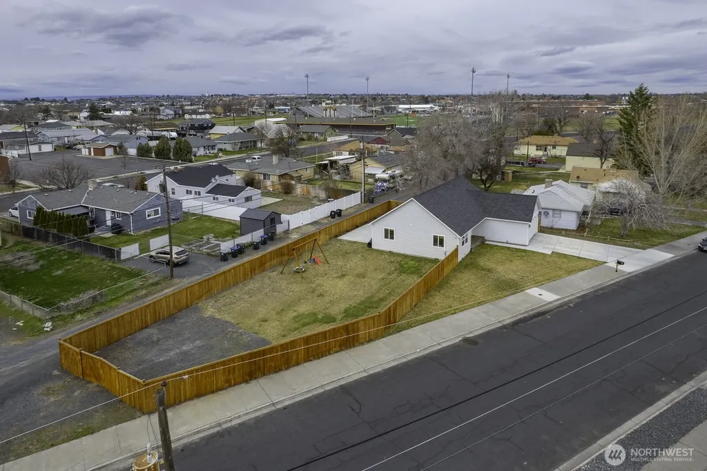 1038 W Lakeside Drive Moses Lake WA 98837