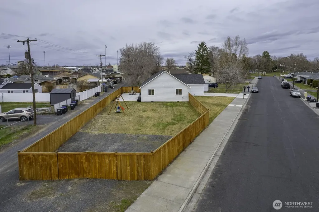 1038 W Lakeside Drive Moses Lake WA 98837