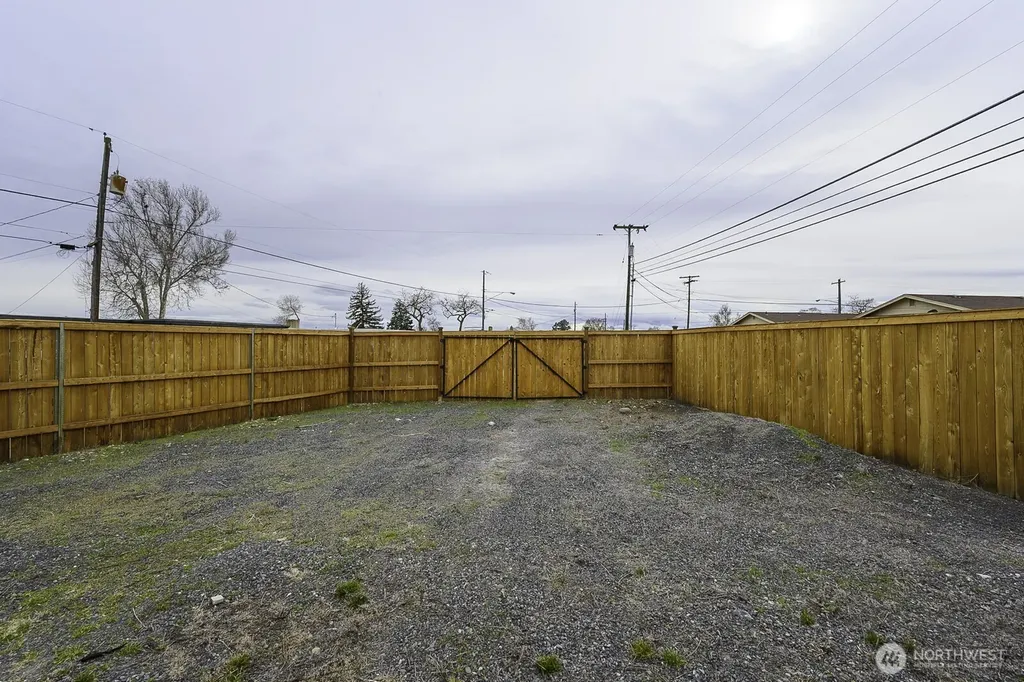 1038 W Lakeside Drive Moses Lake WA 98837