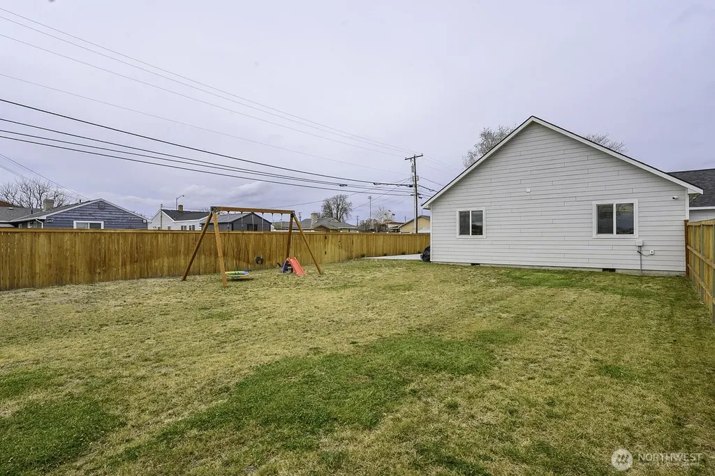 1038 W Lakeside Drive Moses Lake WA 98837
