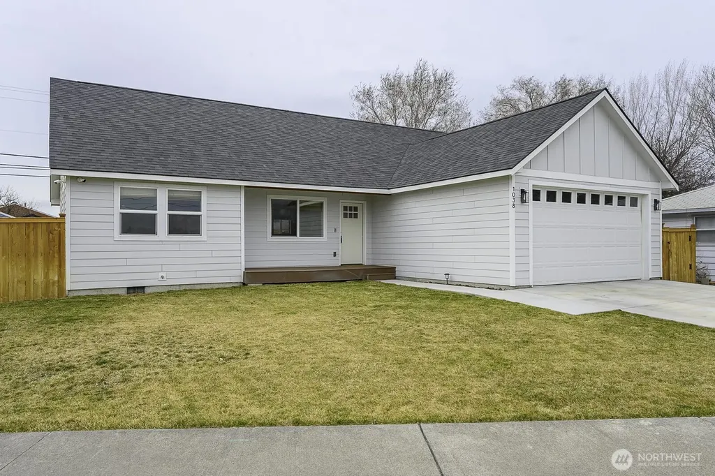 1038 W Lakeside Drive Moses Lake WA 98837