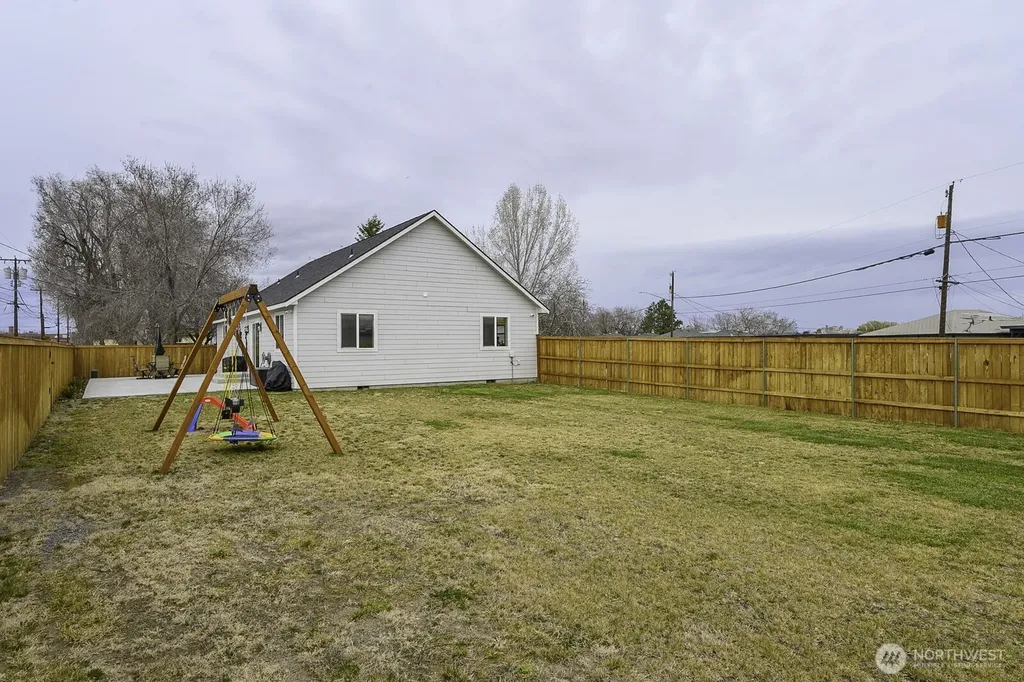 1038 W Lakeside Drive Moses Lake WA 98837