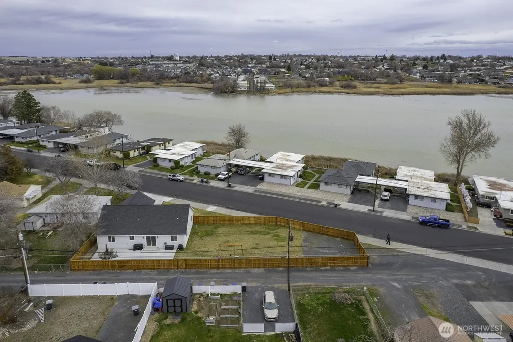 1038 W Lakeside Drive Moses Lake WA 98837