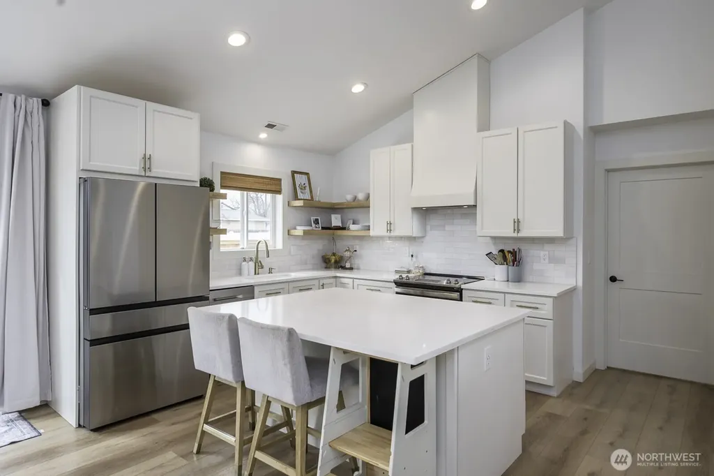 1038 W Lakeside Drive Moses Lake WA 98837