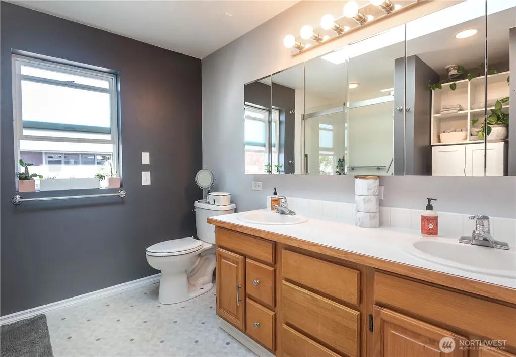 4258 Whitman Avenue N Seattle WA 98103