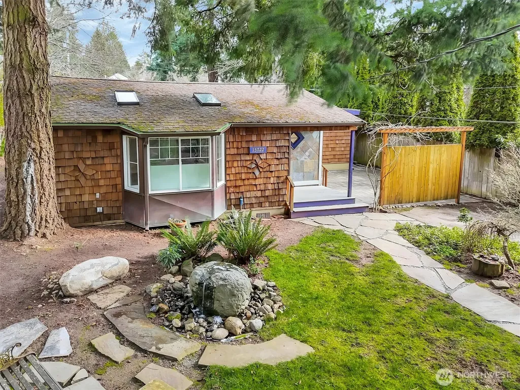 13722 Interlake Avenue N Seattle WA 98133