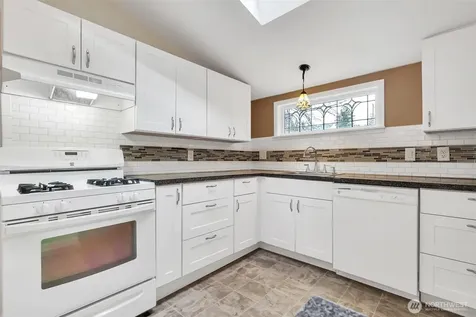 13722 Interlake Avenue N Seattle WA 98133