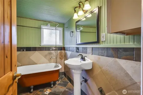 13722 Interlake Avenue N Seattle WA 98133