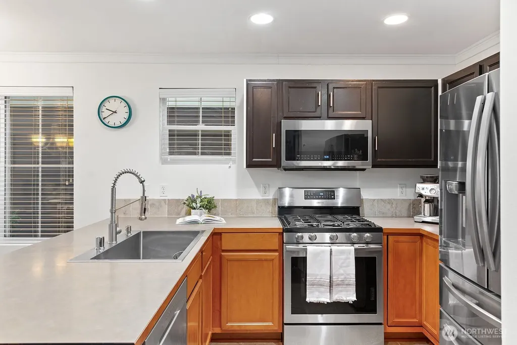 877 5th Pl NE Issaquah WA 98029