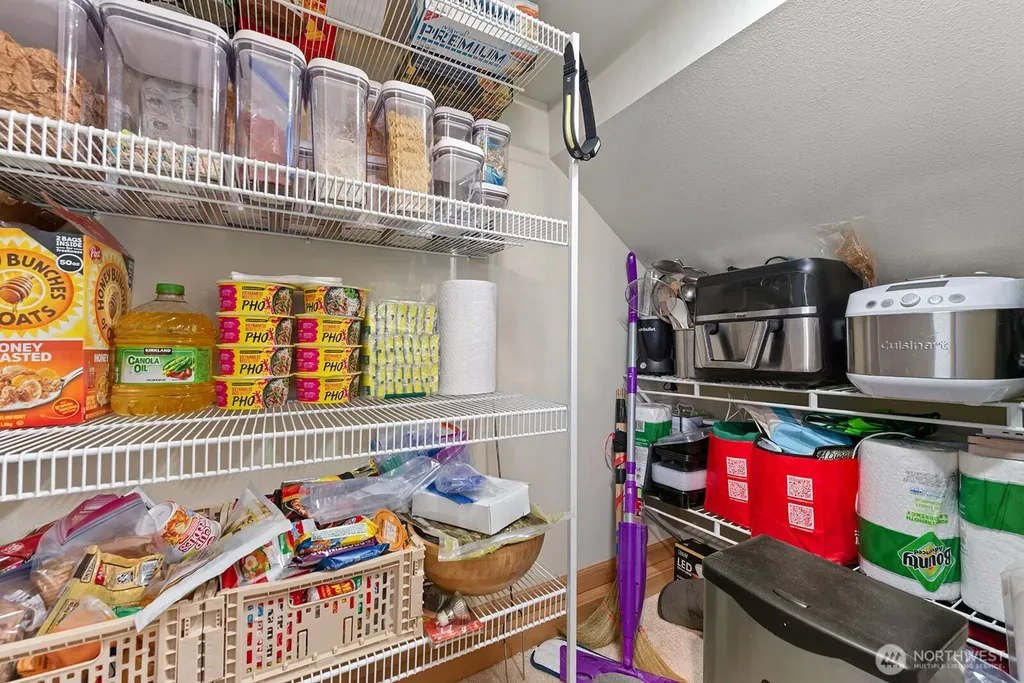 877 5th Pl NE Issaquah WA 98029